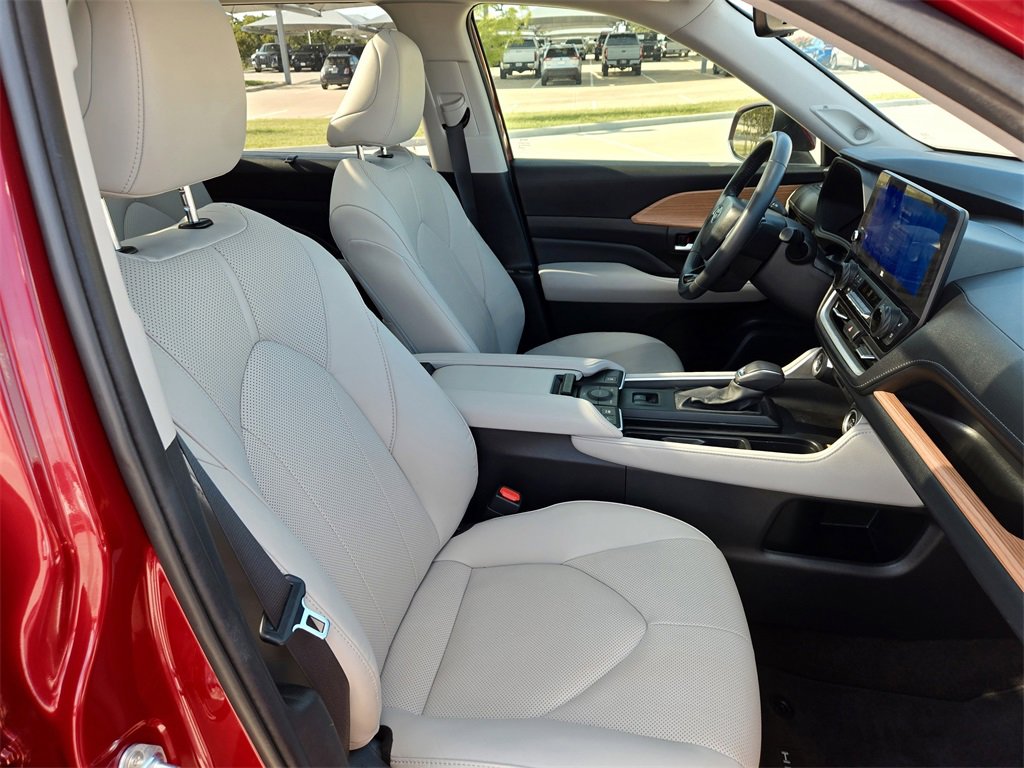 Used 2024 Toyota Grand Highlander Limited image 28