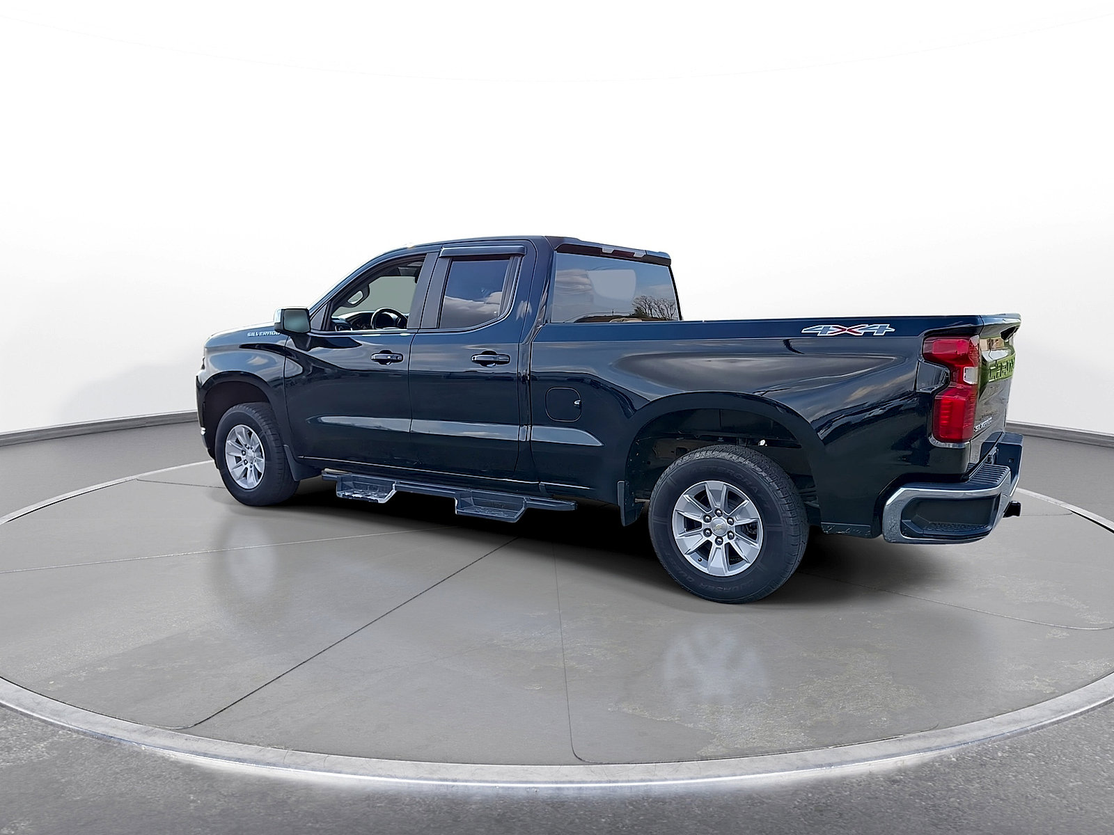 Used 2021 Chevrolet Silverado 1500 LT AWD/4WD image 6