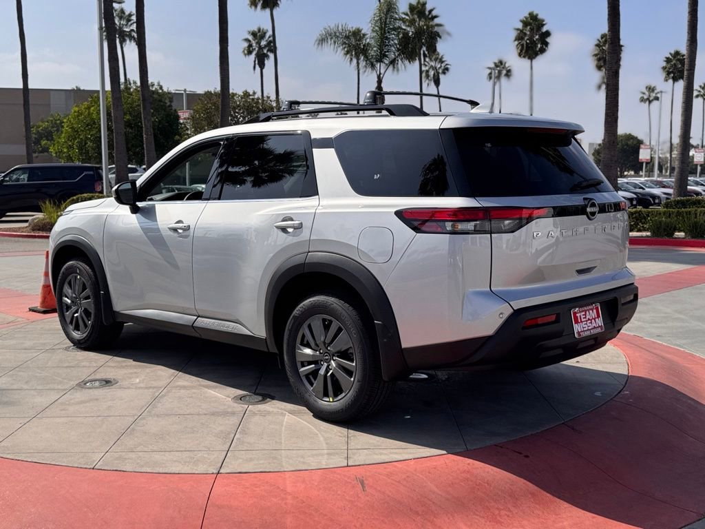 New 2025 Nissan Pathfinder SV image 5