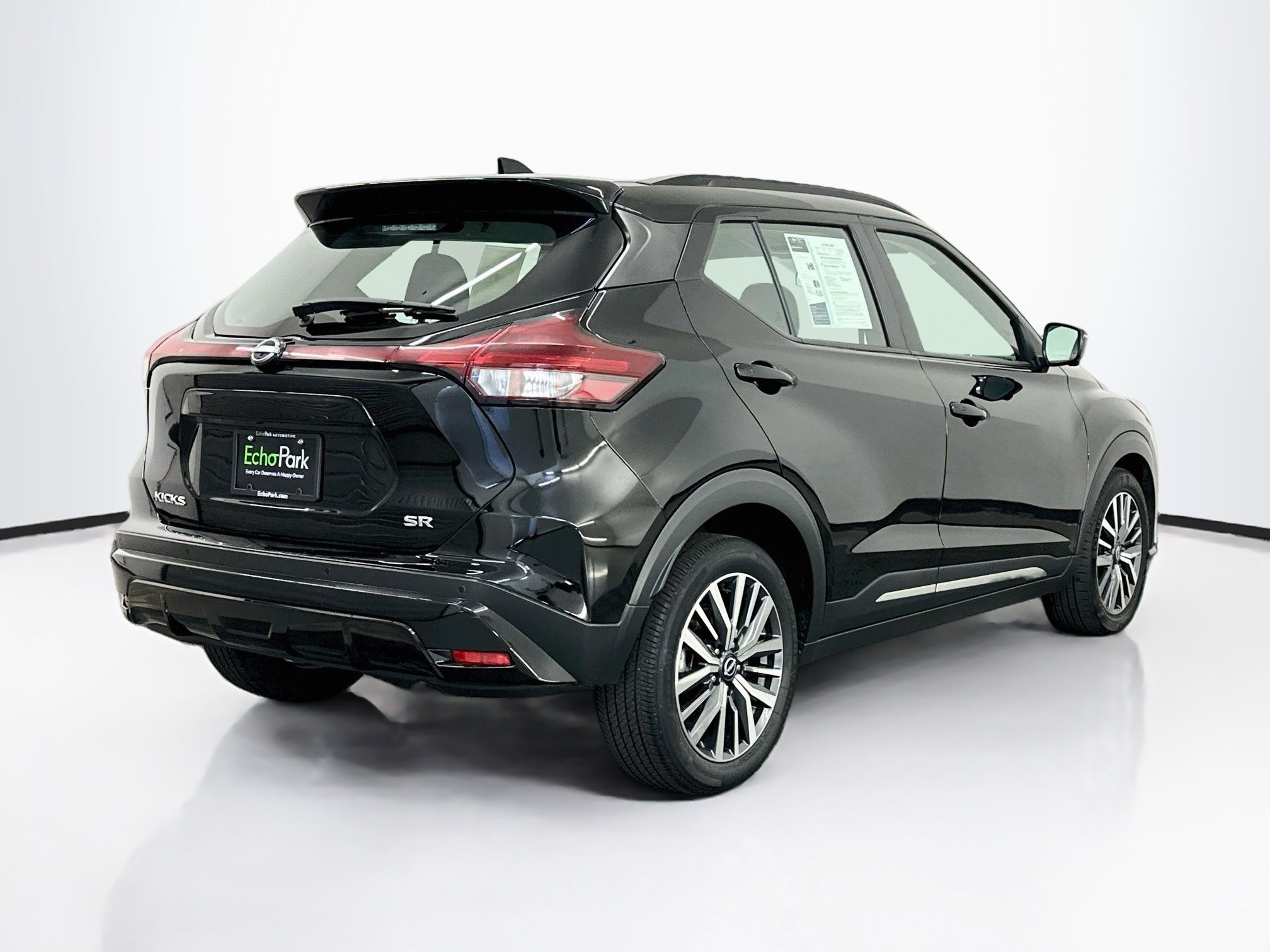 Used 2024 Nissan Kicks SR FWD image 9