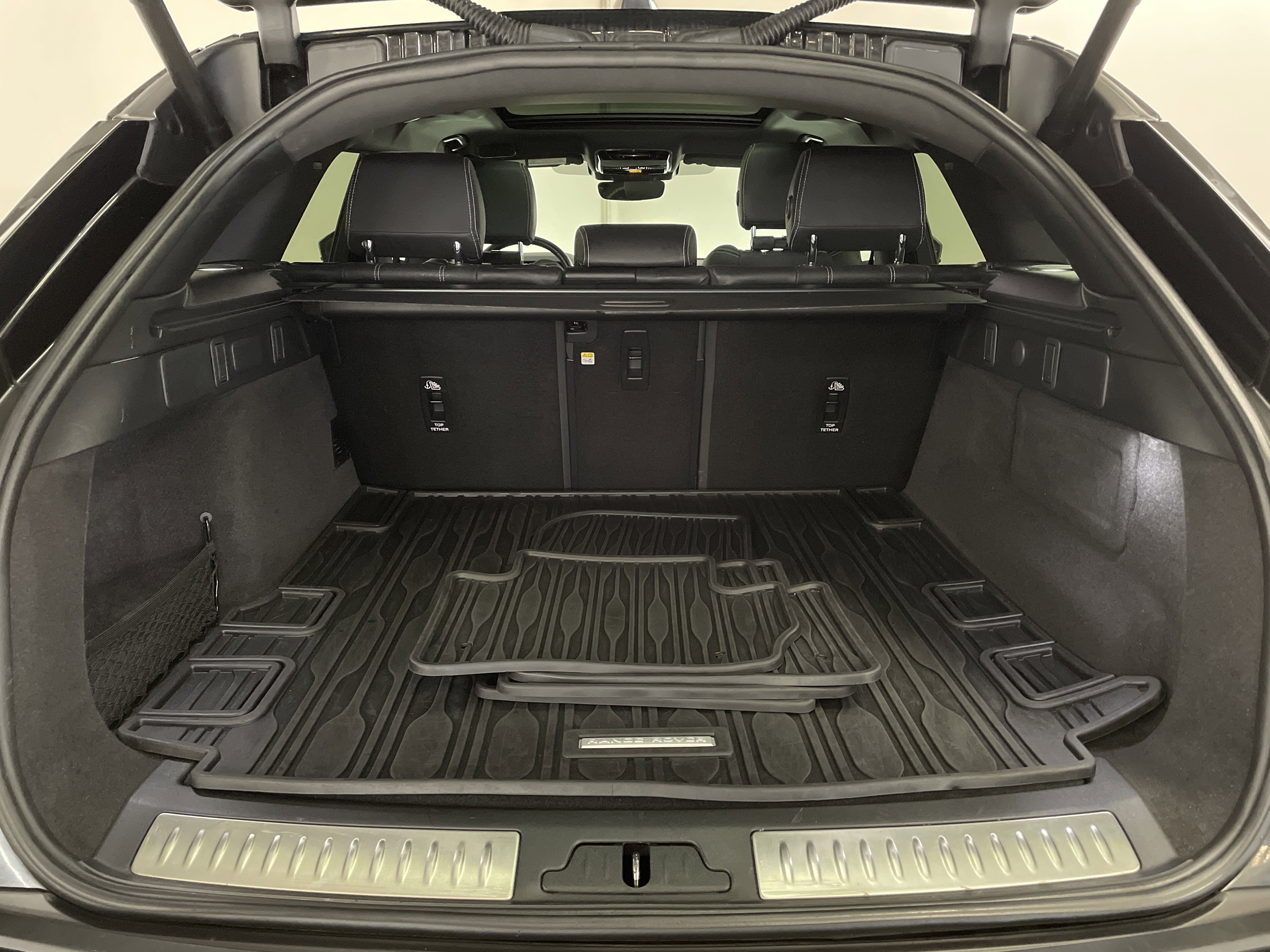 Used 2022 Land Rover Range Rover Velar R-Dynamic S image 30