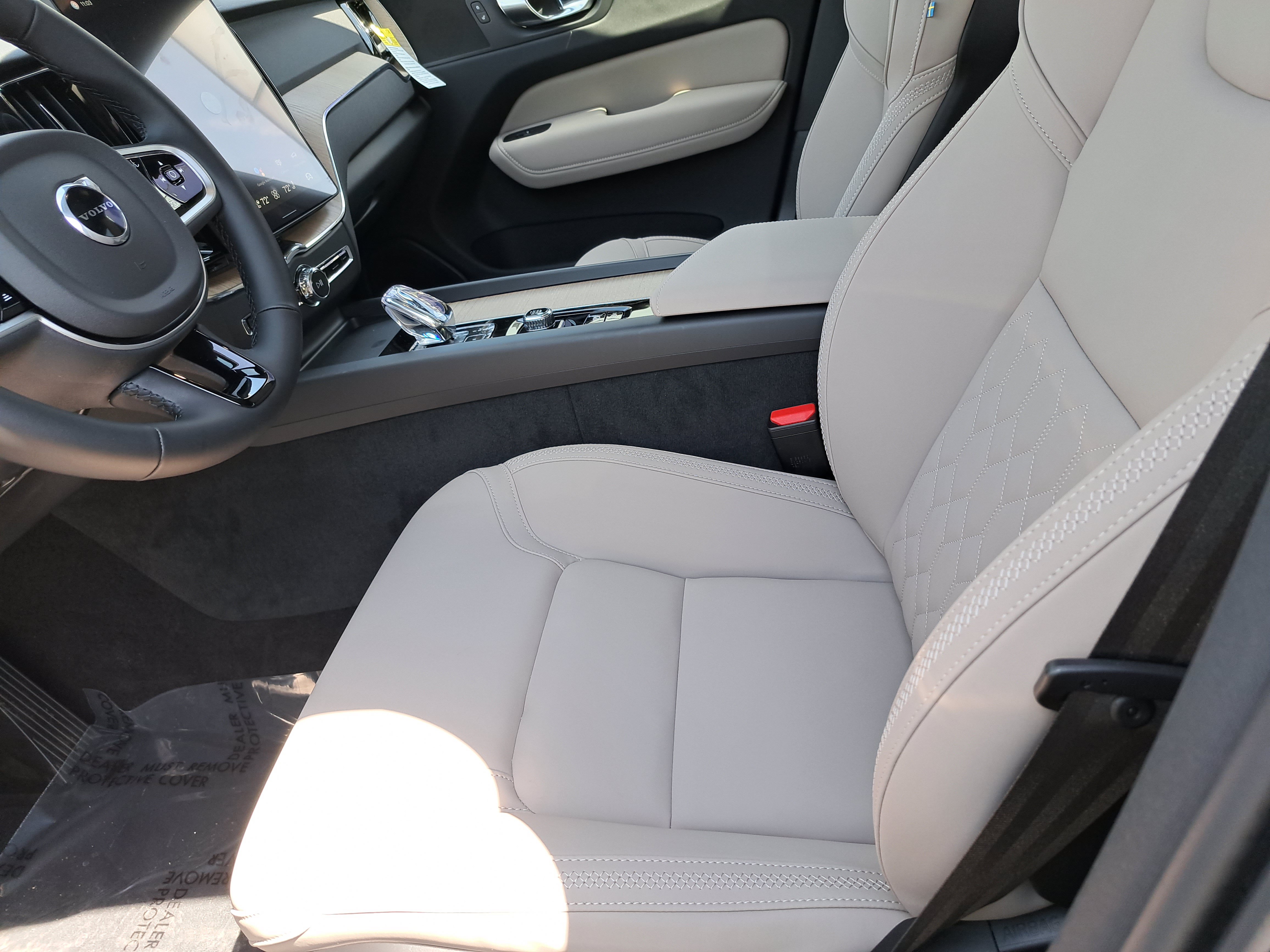 New 2026 Volvo XC60 B5 Plus w/ Protection Package Premier AWD/4WD image 6