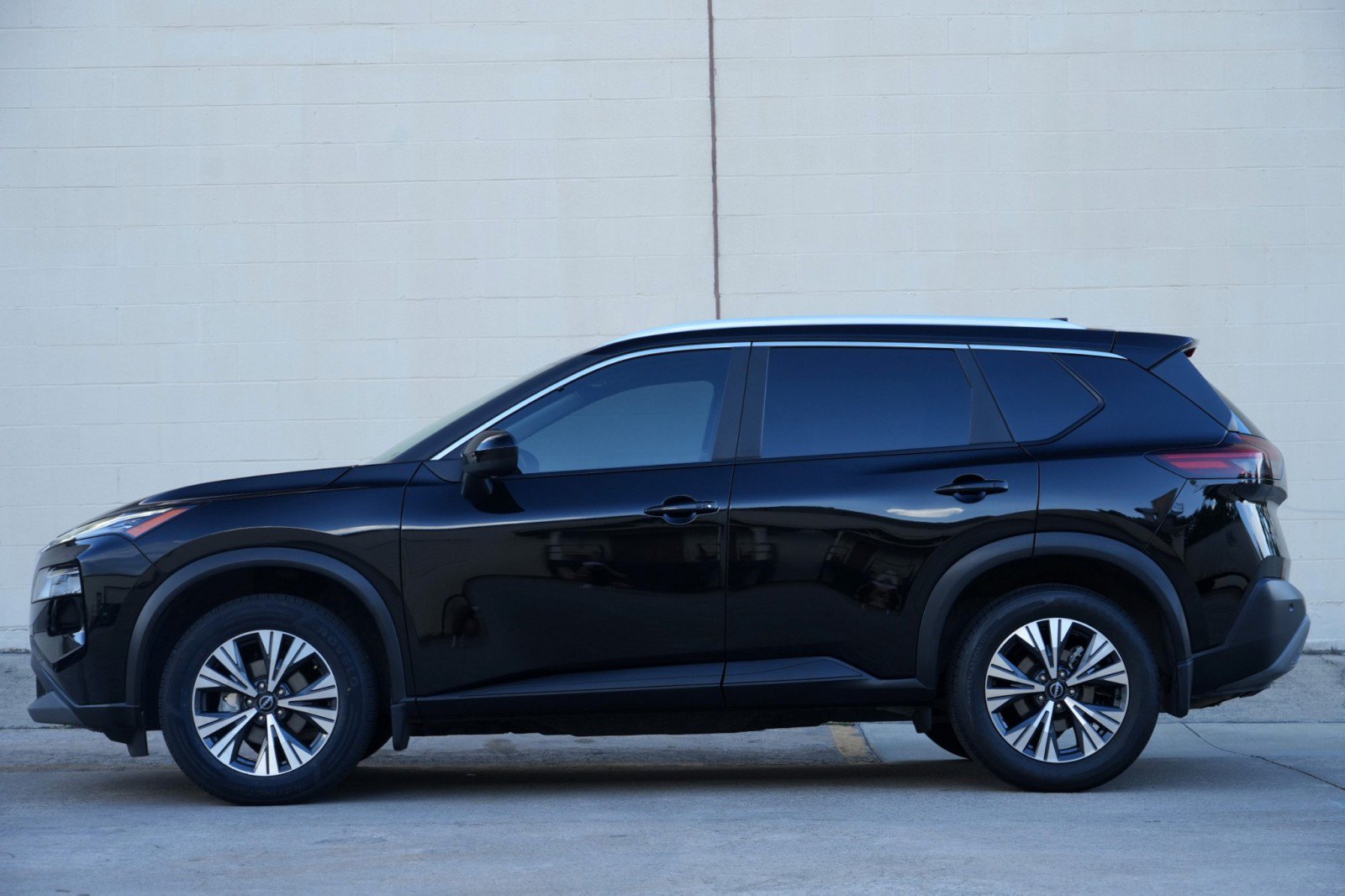 Used 2023 Nissan Rogue SV w/ SV Premium B Package FWD image 8