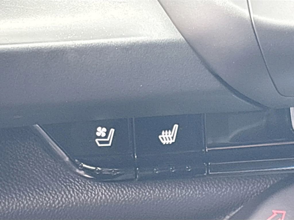 Used 2020 Chevrolet Camaro SS image 21