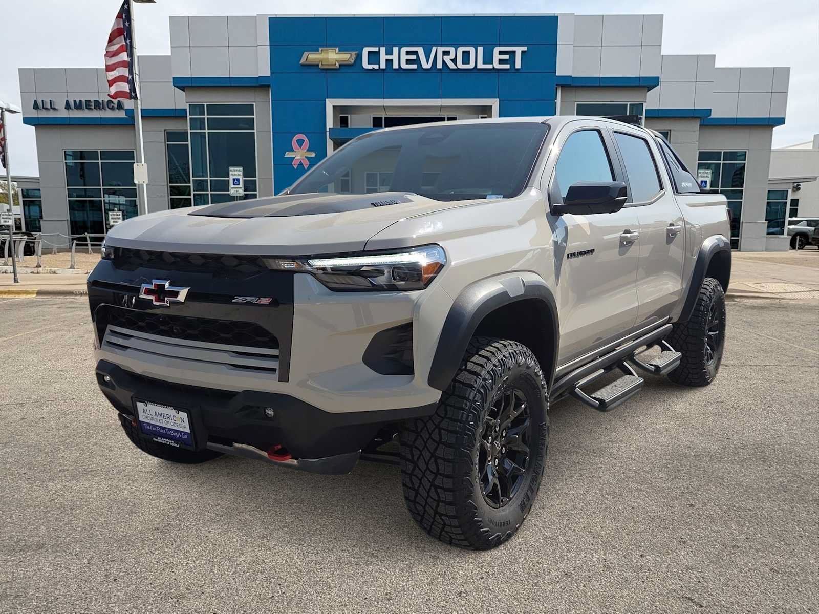 Used 2026 Chevrolet Colorado ZR2 w/ Midnight Edition AWD/4WD image 1