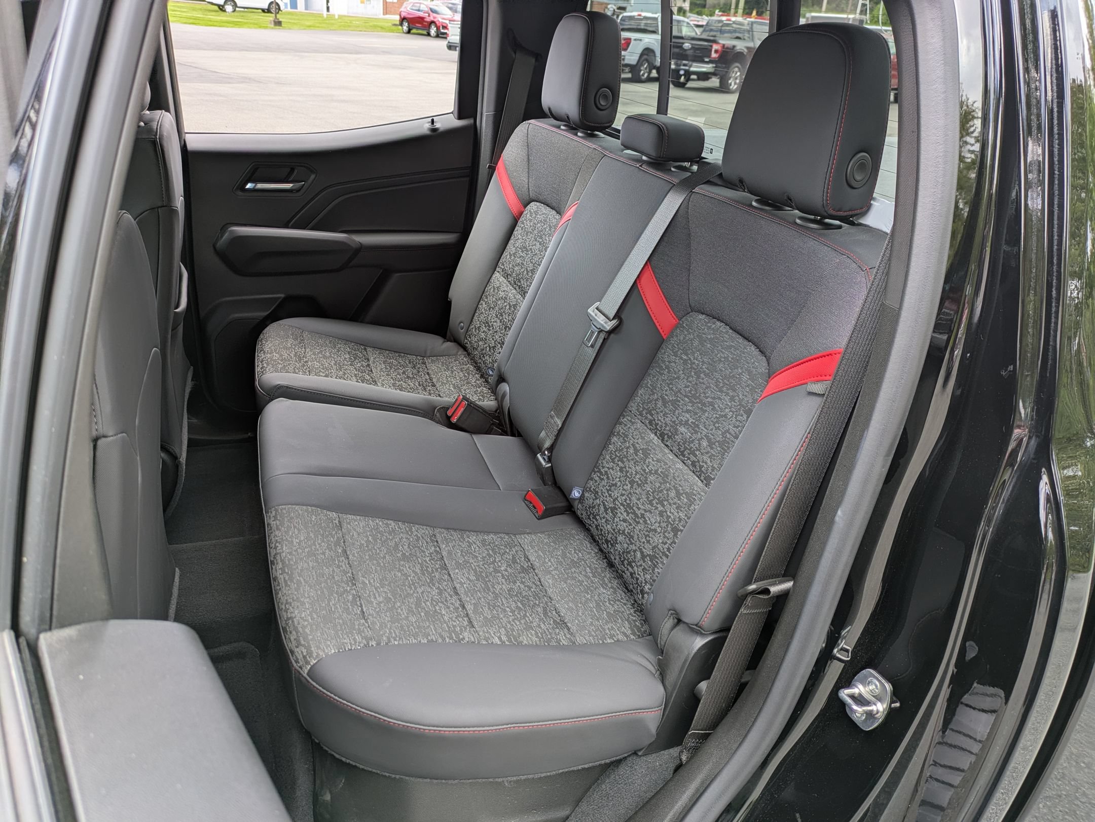 Used 2024 Chevrolet Colorado Z71 w/ Z71 Convenience Package 2 AWD/4WD image 17