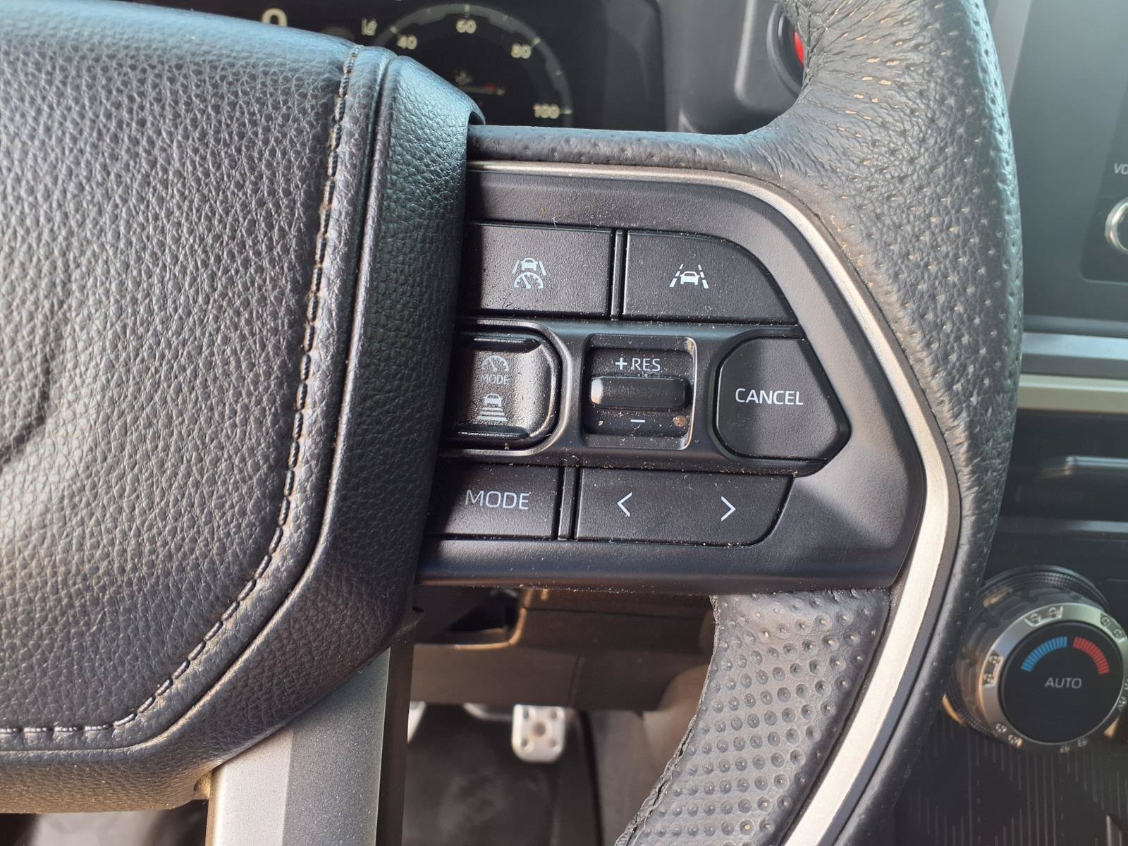 Used 2025 Toyota Tacoma TRD Sport AWD/4WD image 21
