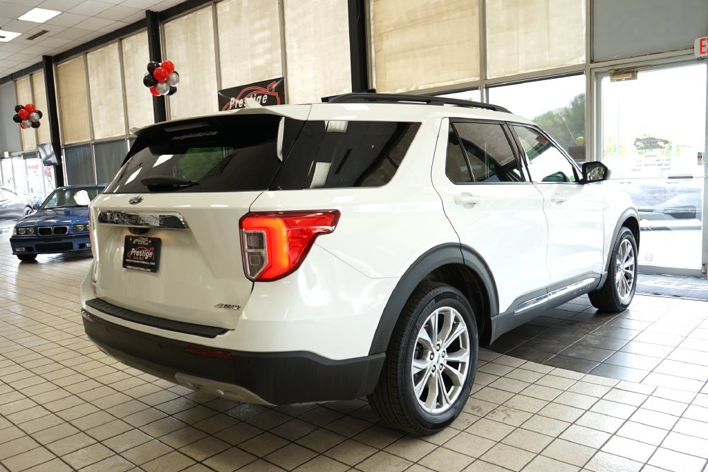 Used 2023 Ford Explorer XLT w/ Equipment Group 202A AWD/4WD image 18