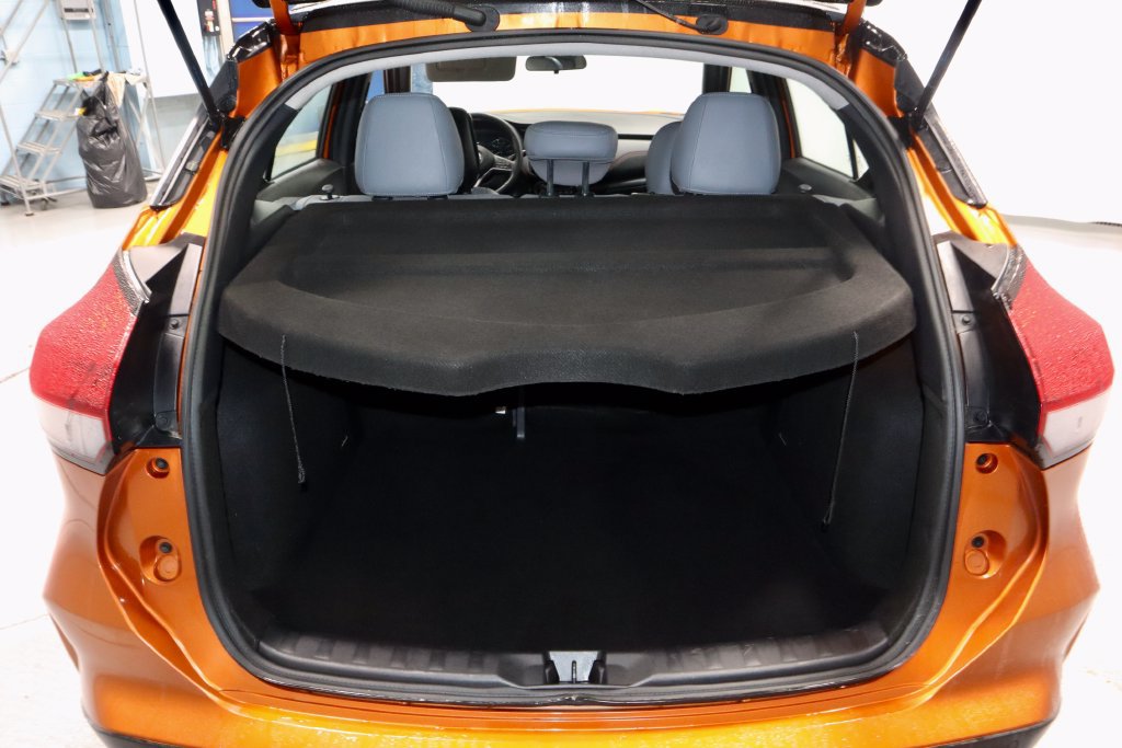 Certified 2023 Nissan Kicks SR w/ SR Premium Package FWD image 13