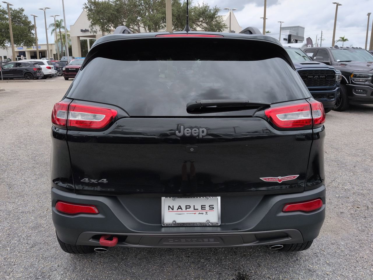 Used 2016 Jeep Cherokee Trailhawk w/ Comfort/Convenience Group AWD/4WD image 6