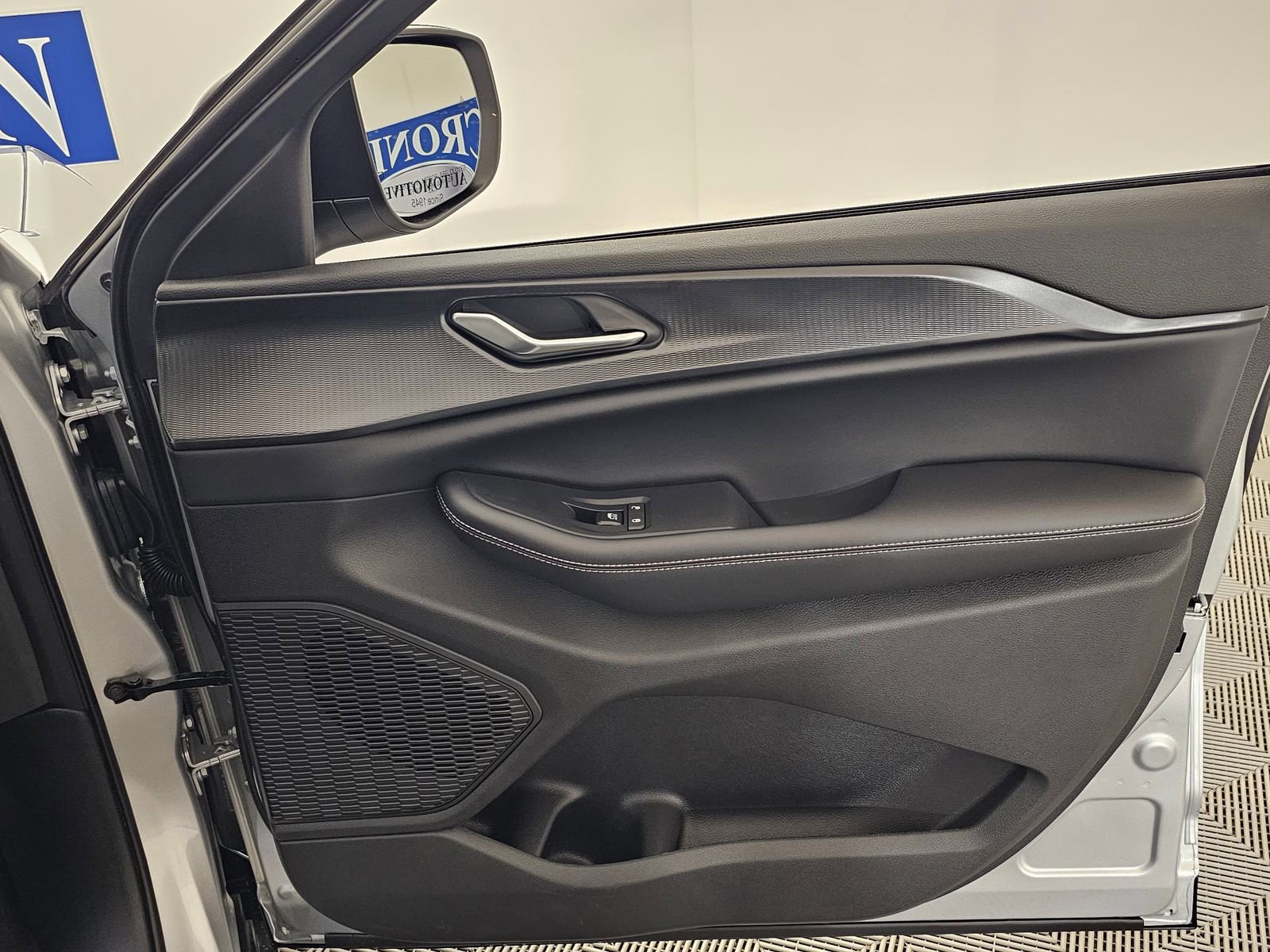 New 2025 Jeep Grand Cherokee L Altitude image 32