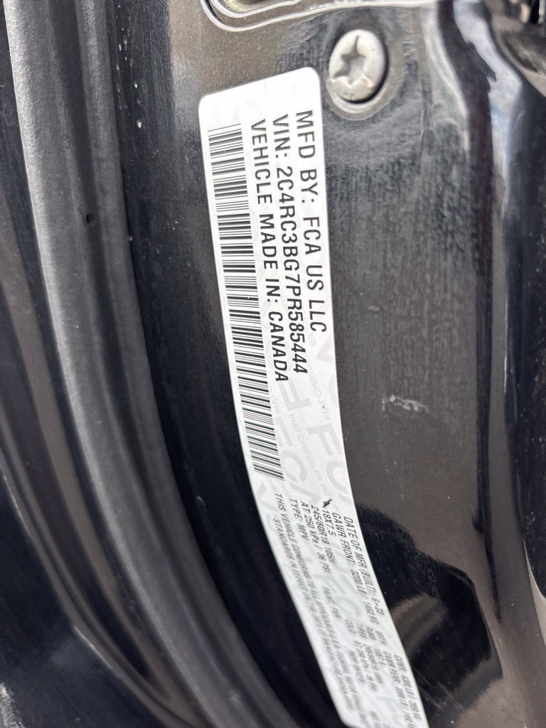 Used 2023 Chrysler Pacifica Touring-L AWD/4WD image 11