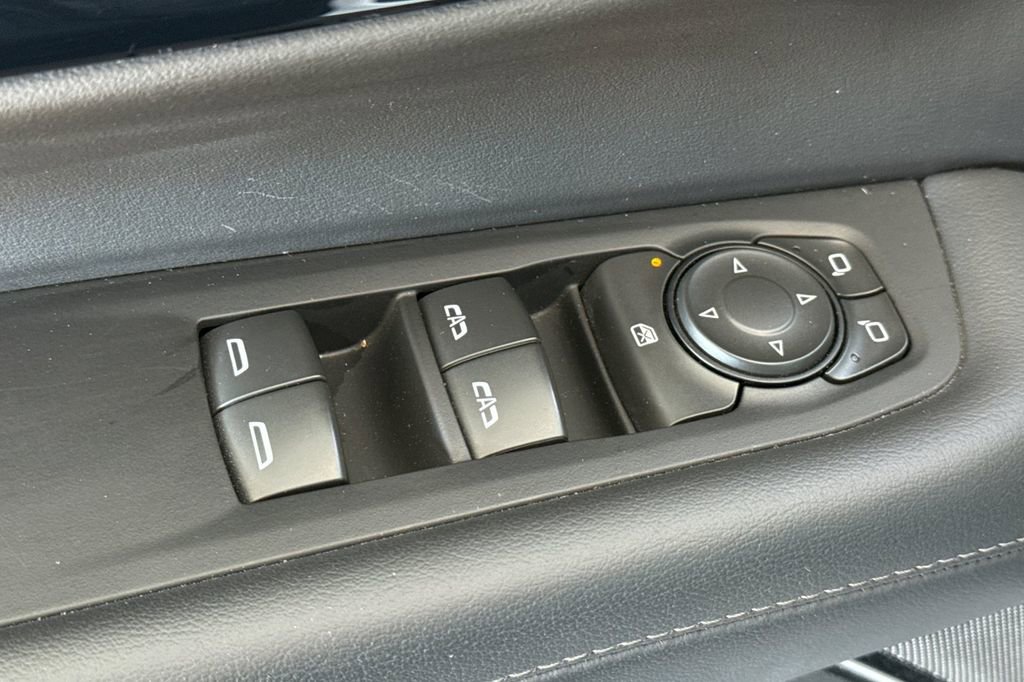 Used 2025 Chevrolet Suburban LT image 17