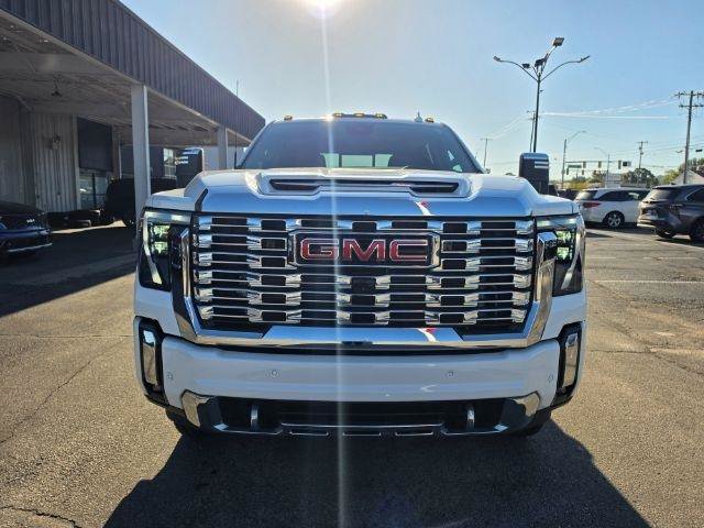 Used 2024 GMC Sierra 3500 Denali w/ Denali Reserve Package AWD/4WD image 3