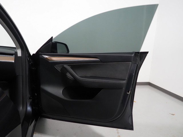 Used 2024 Tesla Model Y Performance image 53