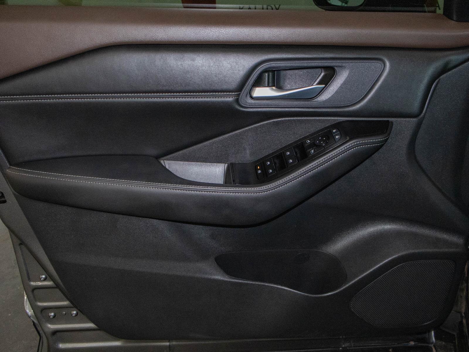 Used 2023 Nissan Rogue SV w/ SV Premium Package image 10