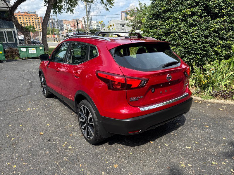 Used 2018 Nissan Rogue Sport SL AWD/4WD image 3