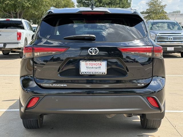 Used 2023 Toyota Highlander XLE FWD image 4