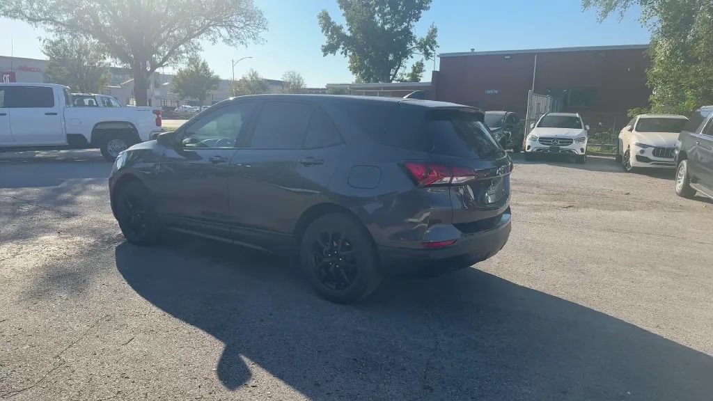 Used 2022 Chevrolet Equinox LS FWD image 3