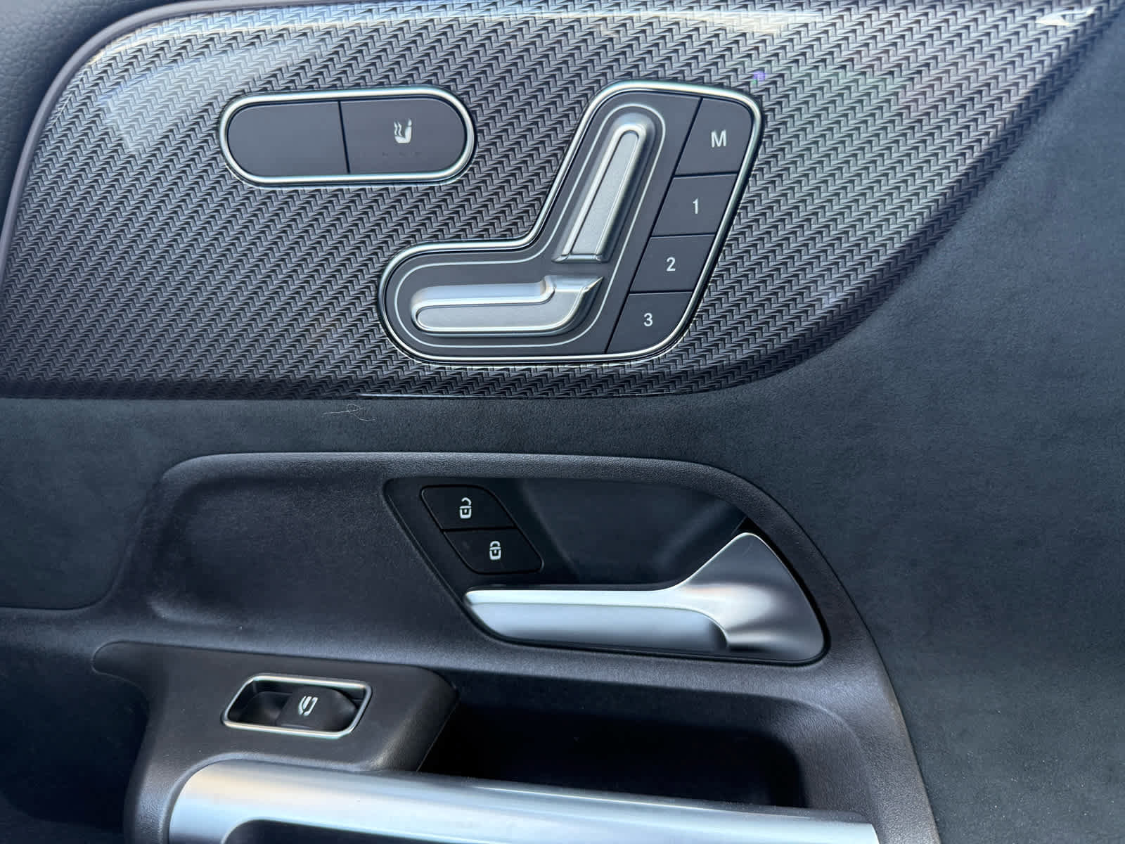 New 2025 Mercedes-Benz GLB 35 AMG 4MATIC image 28