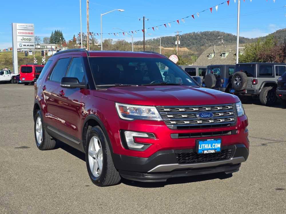 Used 2016 Ford Explorer XLT image 7