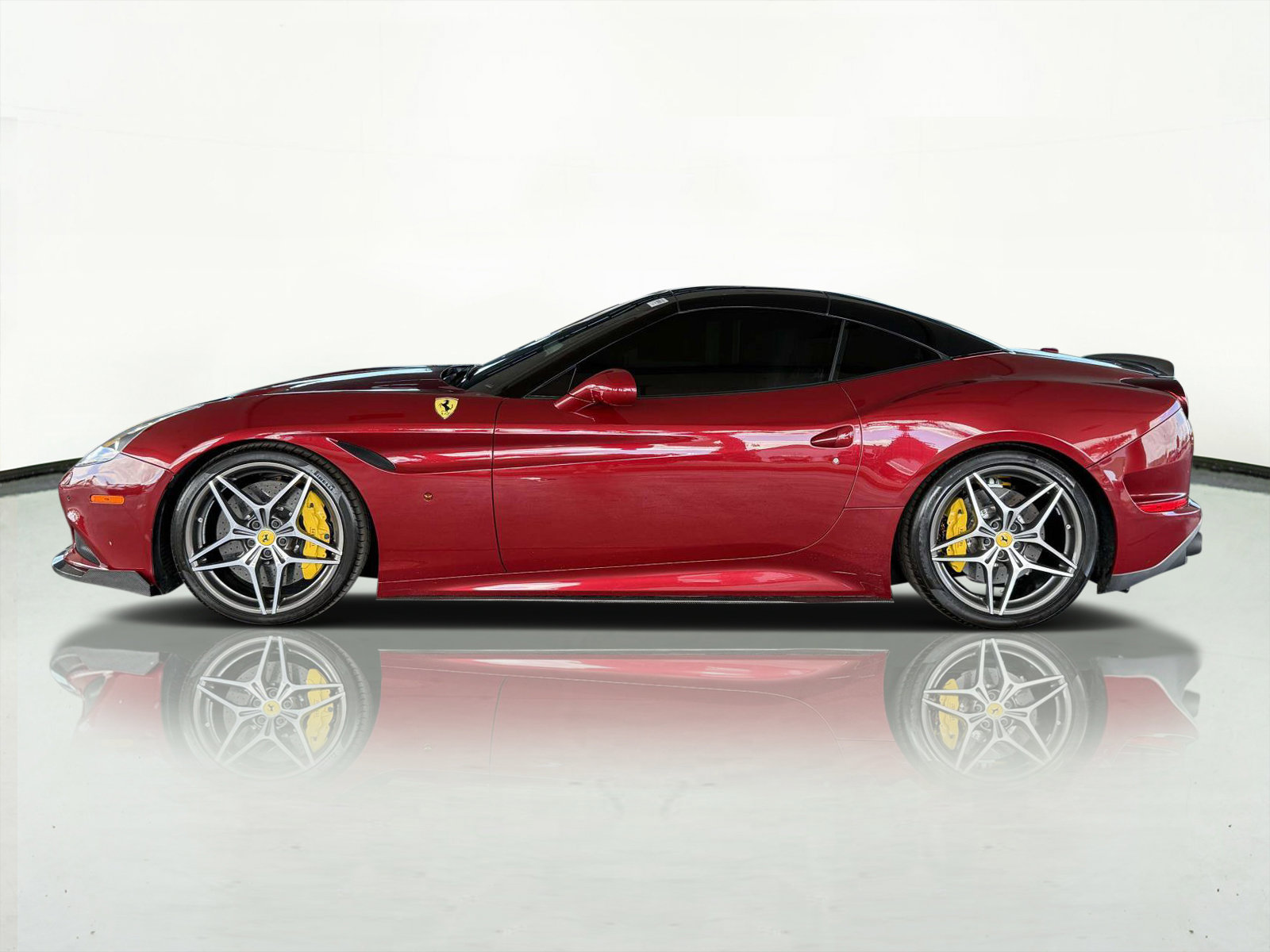 Used 2017 Ferrari California T image 12