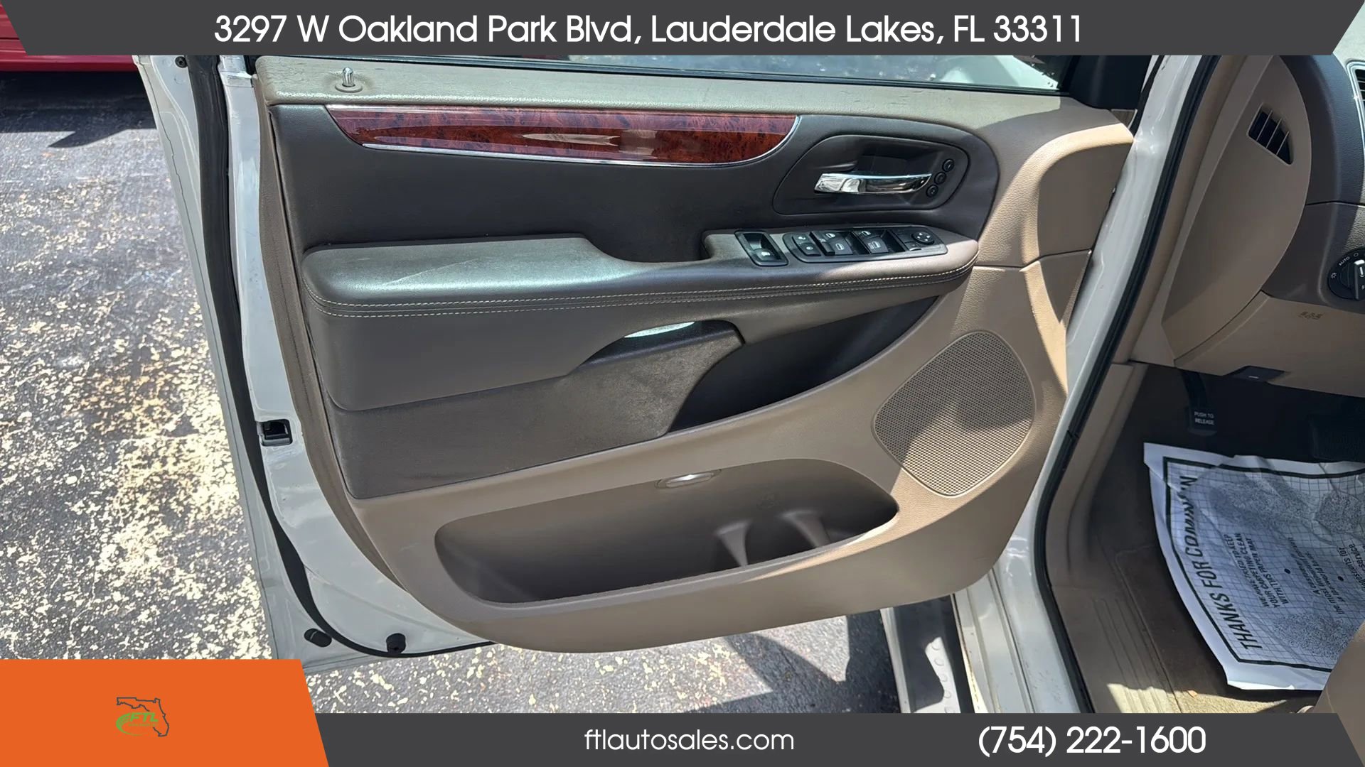 Used 2012 Chrysler Town & Country Limited w/ Luxury Group FWD image 21