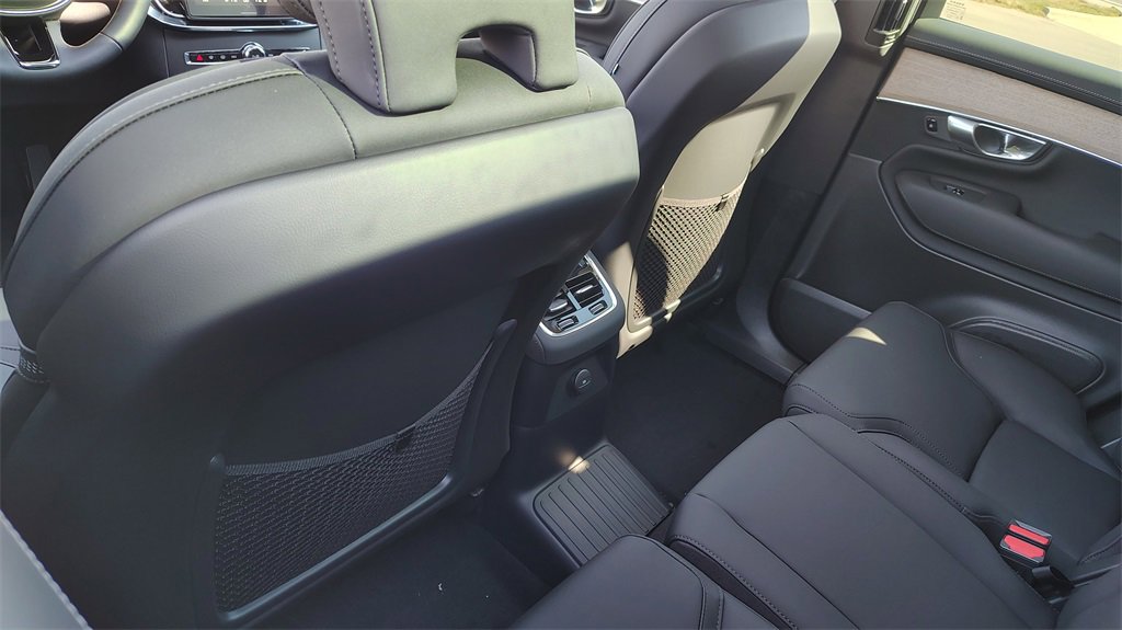 New 2025 Volvo XC90 T8 Core w/ Climate Package image 31