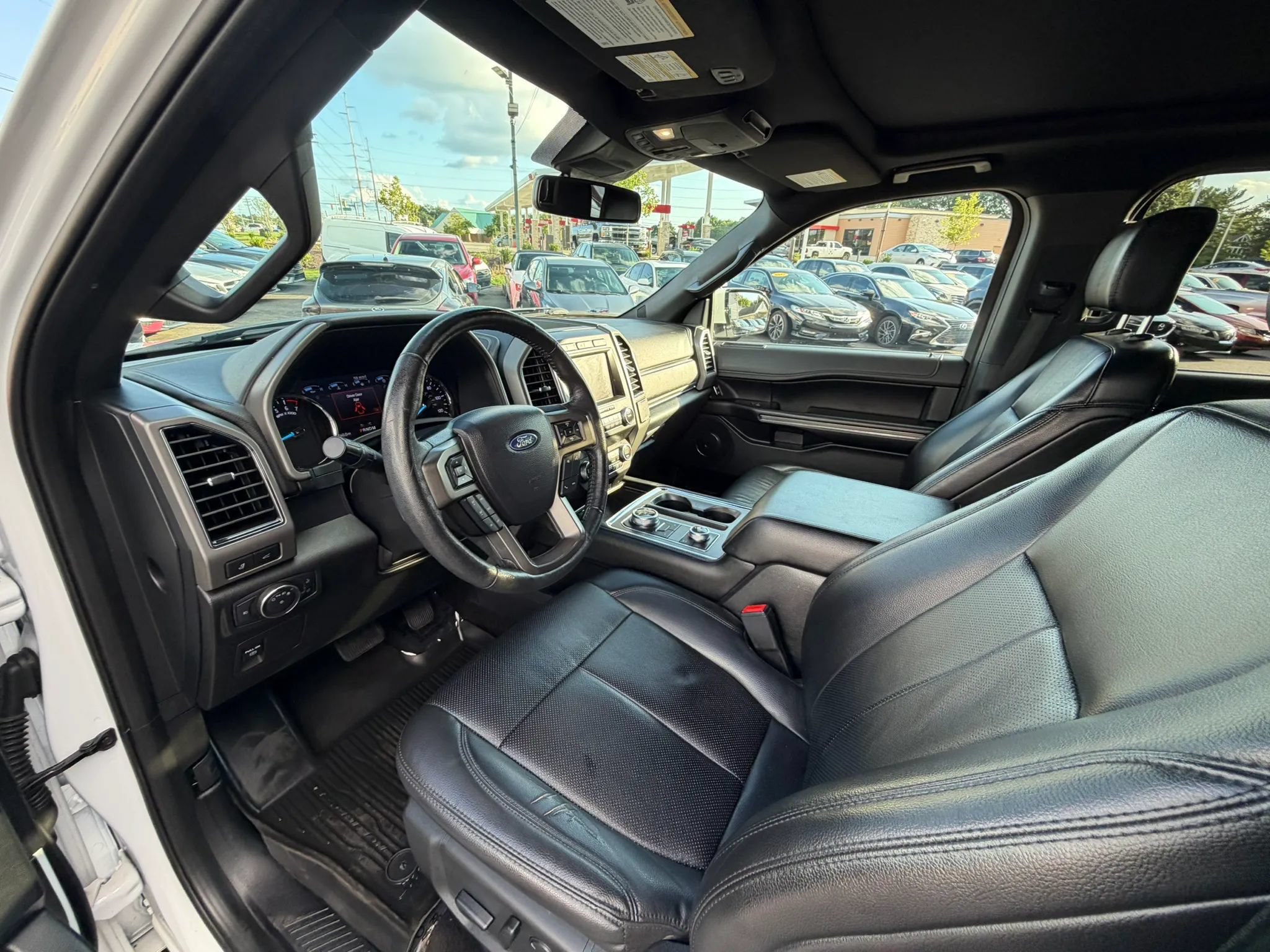 Used 2020 Ford Expedition Max XLT w/ Equipment Group 202A AWD/4WD image 15