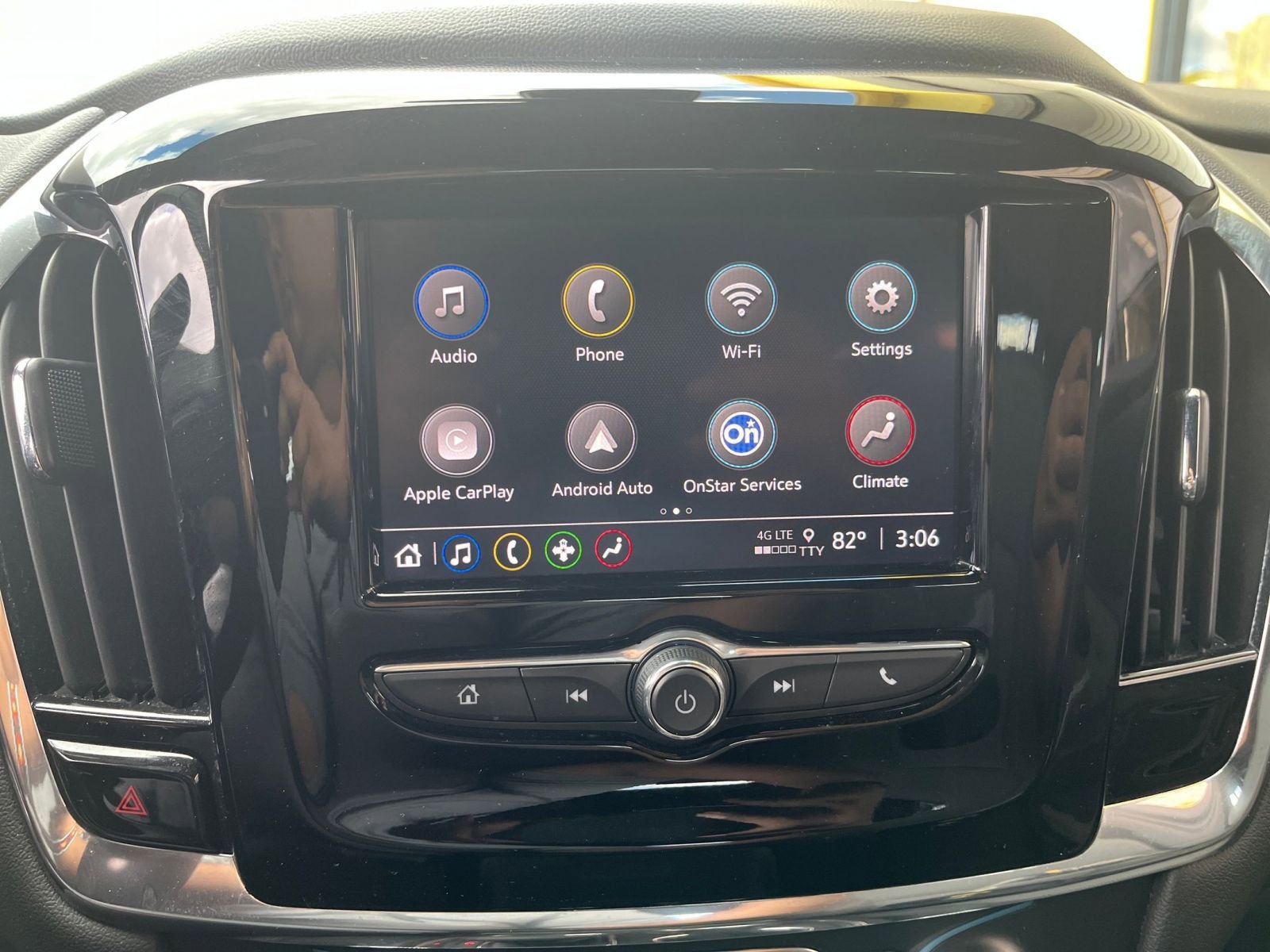 Used 2023 Chevrolet Traverse LT image 21