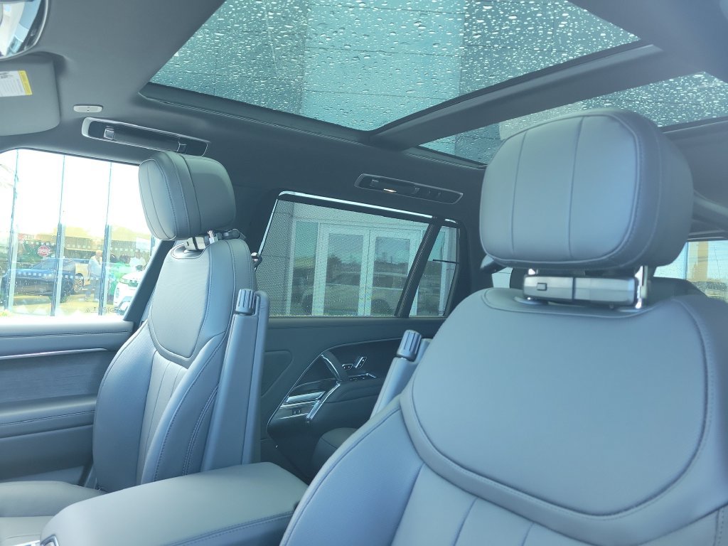 New 2026 Land Rover Range Rover Long Wheelbase SE AWD/4WD image 26