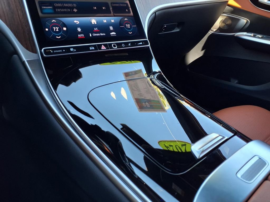 Used 2024 Mercedes-Benz GLC 300 4MATIC image 30