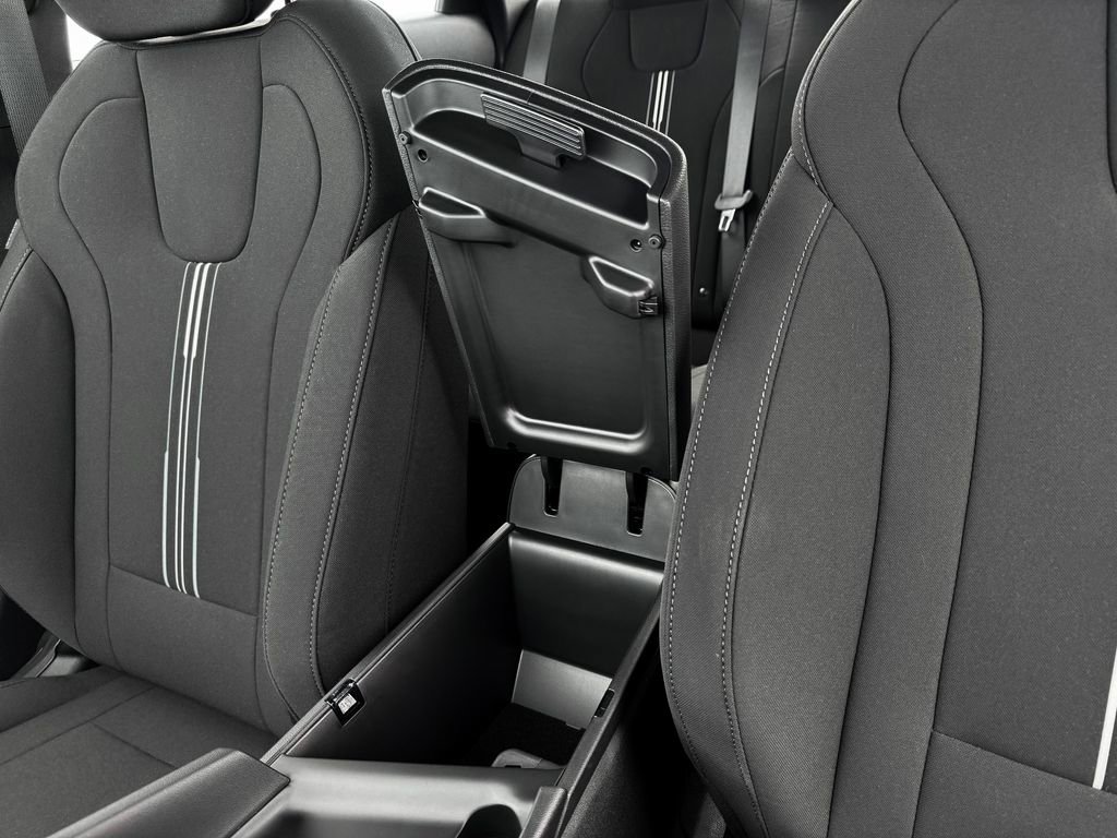 Used 2025 Hyundai Elantra Sport image 27