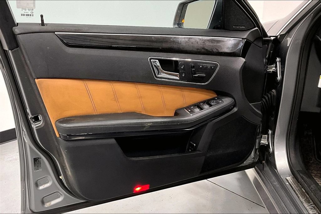 Used 2010 Mercedes-Benz E 350 Sedan image 22