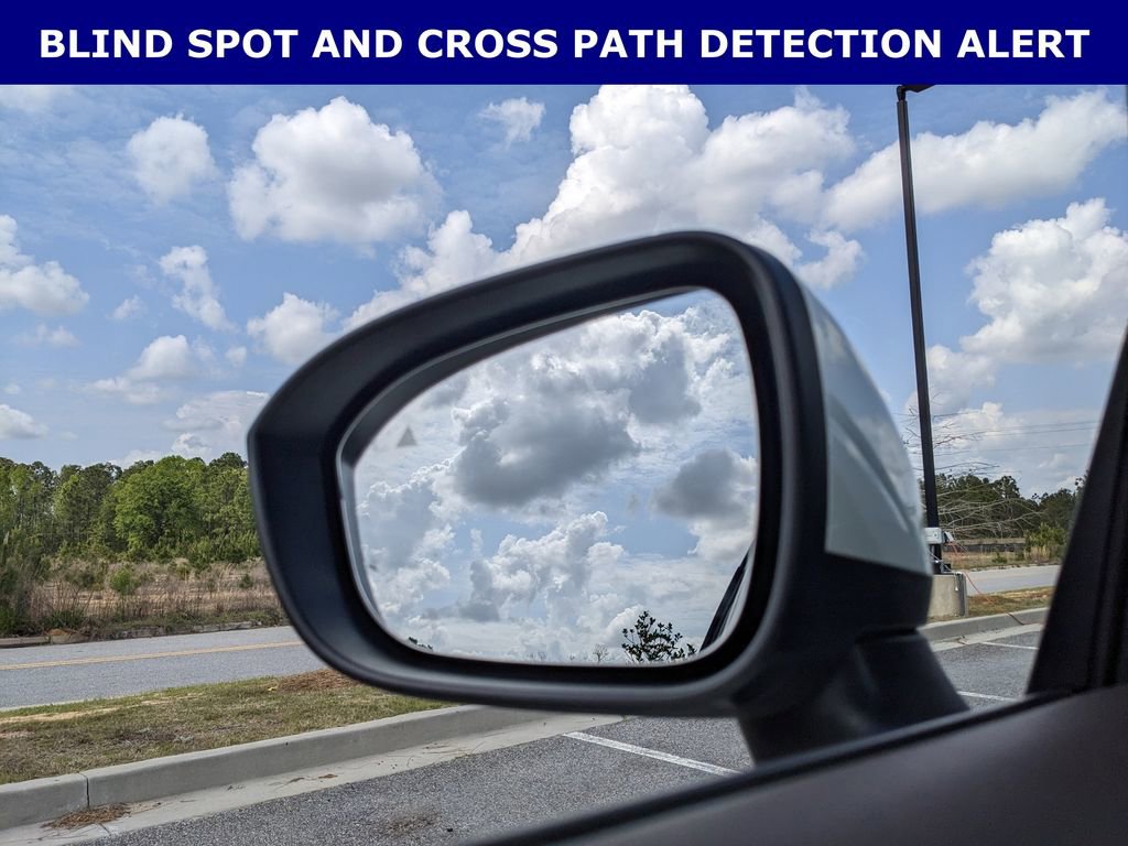 Used 2023 Nissan Rogue SV image 4