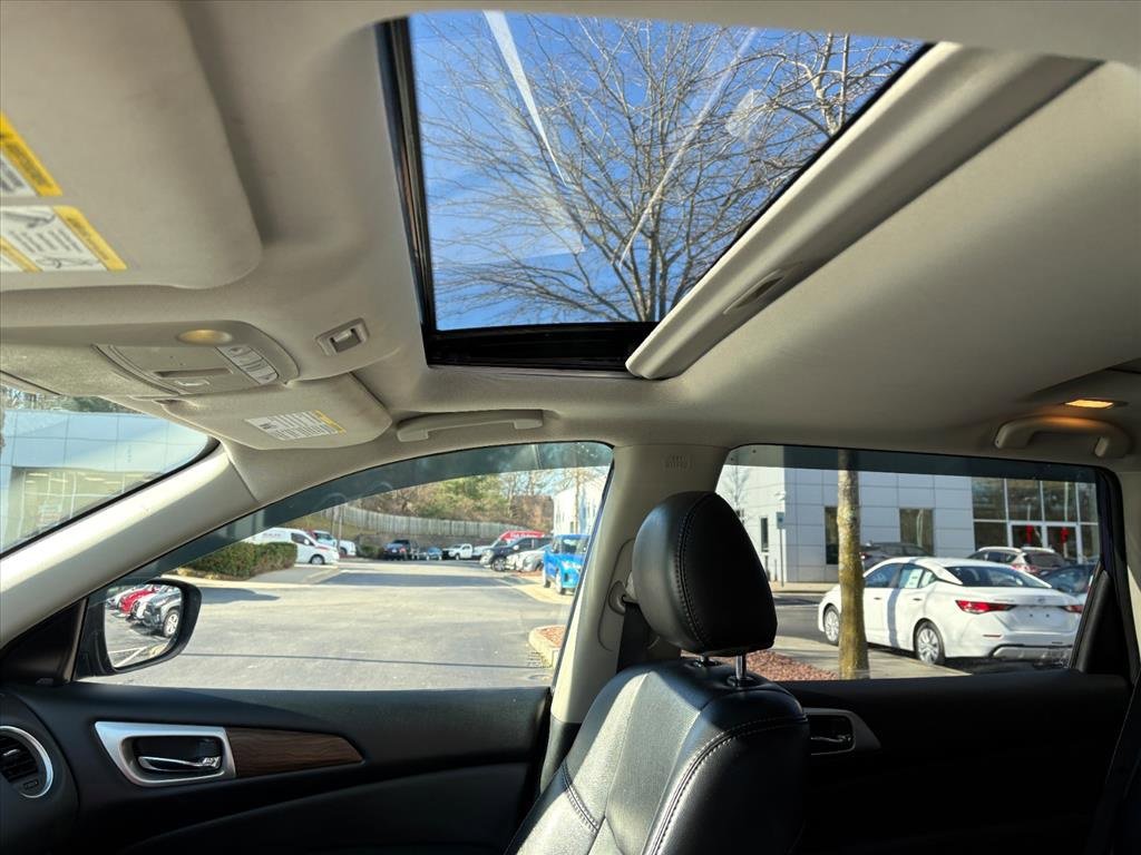 Used 2019 Nissan Pathfinder Platinum w/ Cargo Package image 13