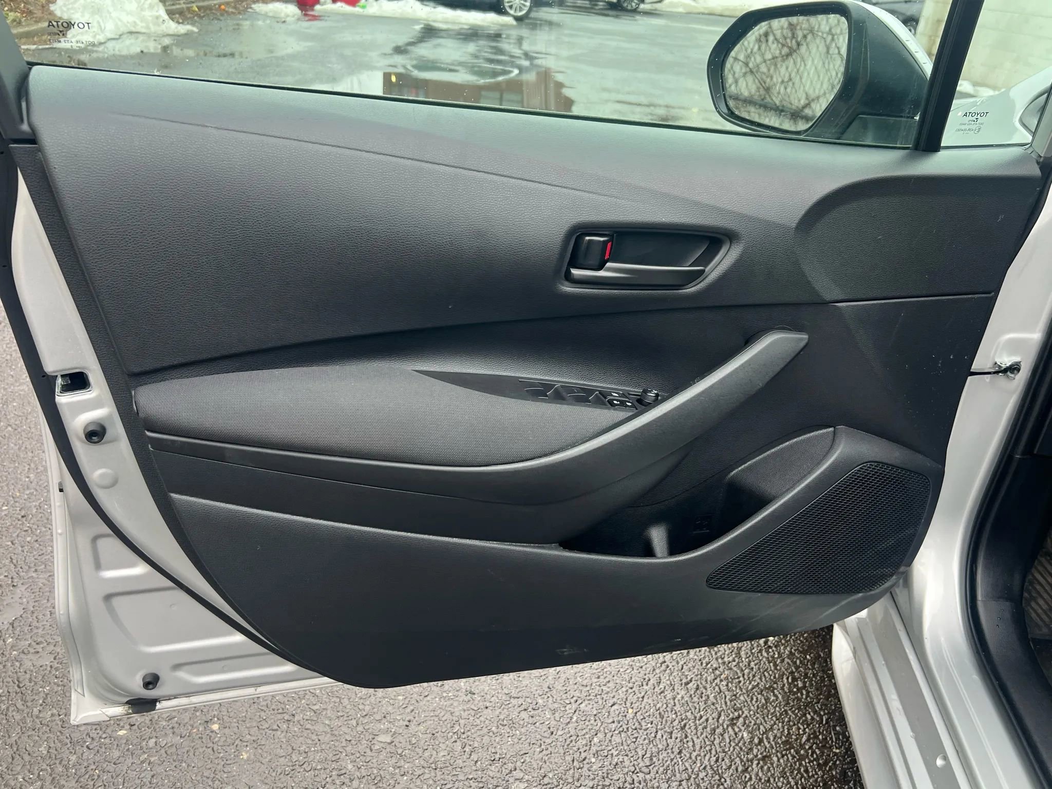 Used 2025 Toyota Corolla LE image 22