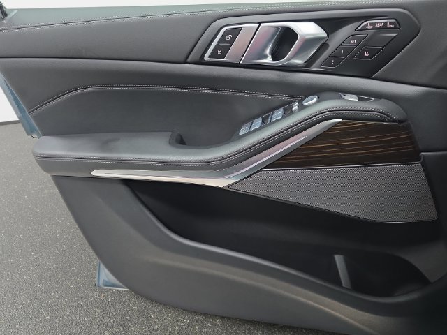 Certified 2025 BMW X7 xDrive40i w/ Premium Package AWD/4WD image 23