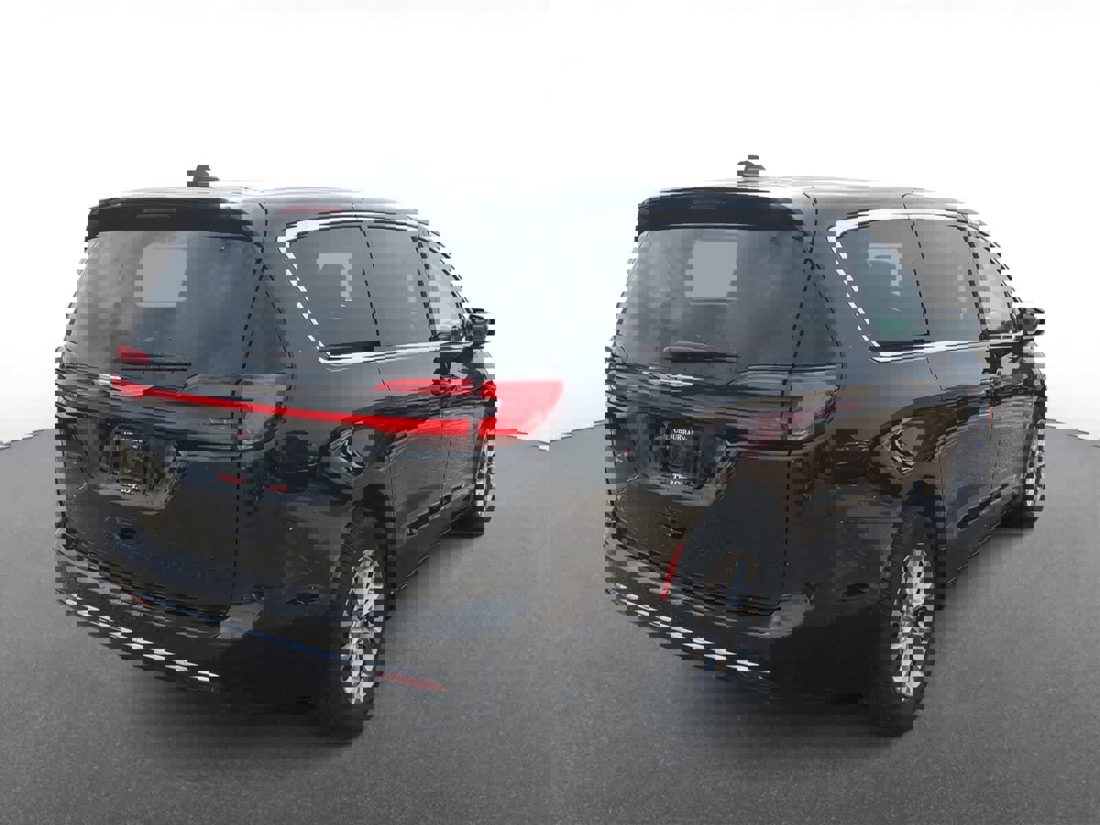 Used 2023 Chrysler Pacifica Touring-L image 8