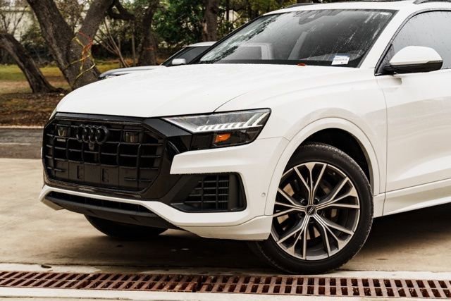 Used 2023 Audi Q8 Premium image 3