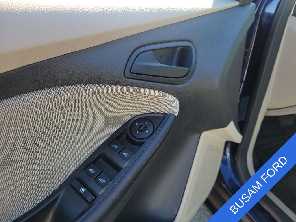 Used 2012 Ford Focus SE FWD image 16
