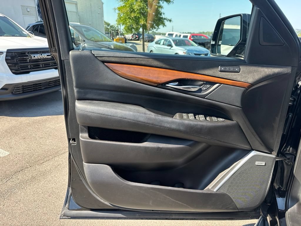 Used 2020 Cadillac Escalade Luxury RWD image 10