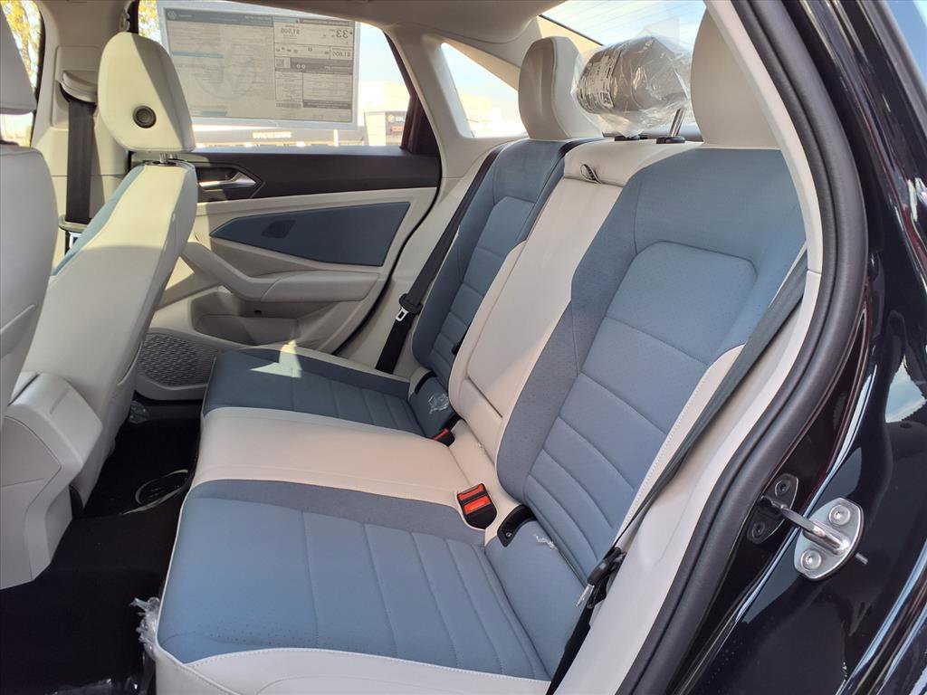 New 2025 Volkswagen Jetta SE image 9
