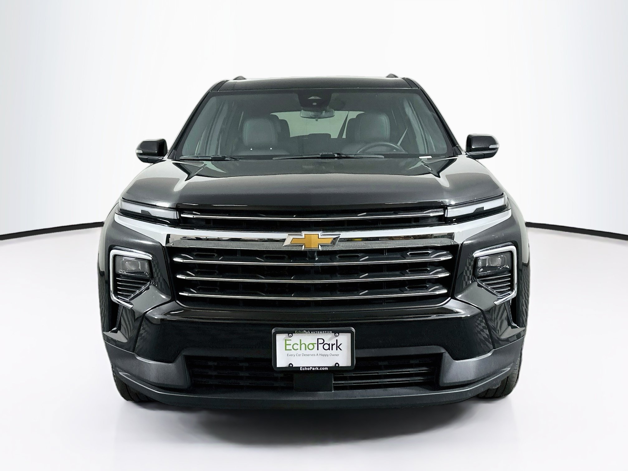 Used 2025 Chevrolet Traverse LT FWD image 2