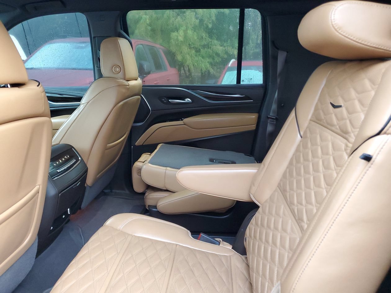 Used 2023 Cadillac Escalade ESV Premium Luxury AWD/4WD image 11