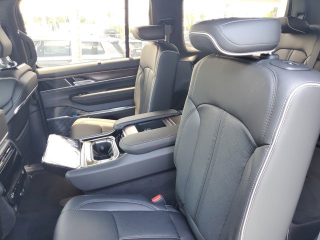 New 2023 Jeep Grand Wagoneer Series II w/ Premium Group II AWD/4WD image 9