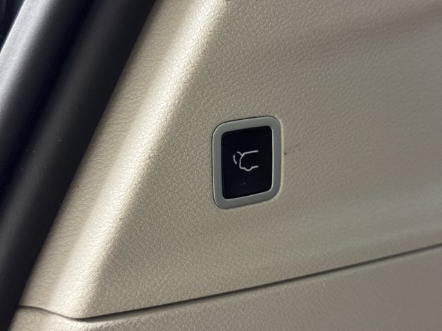 Used 2023 Chrysler Pacifica Limited FWD image 28