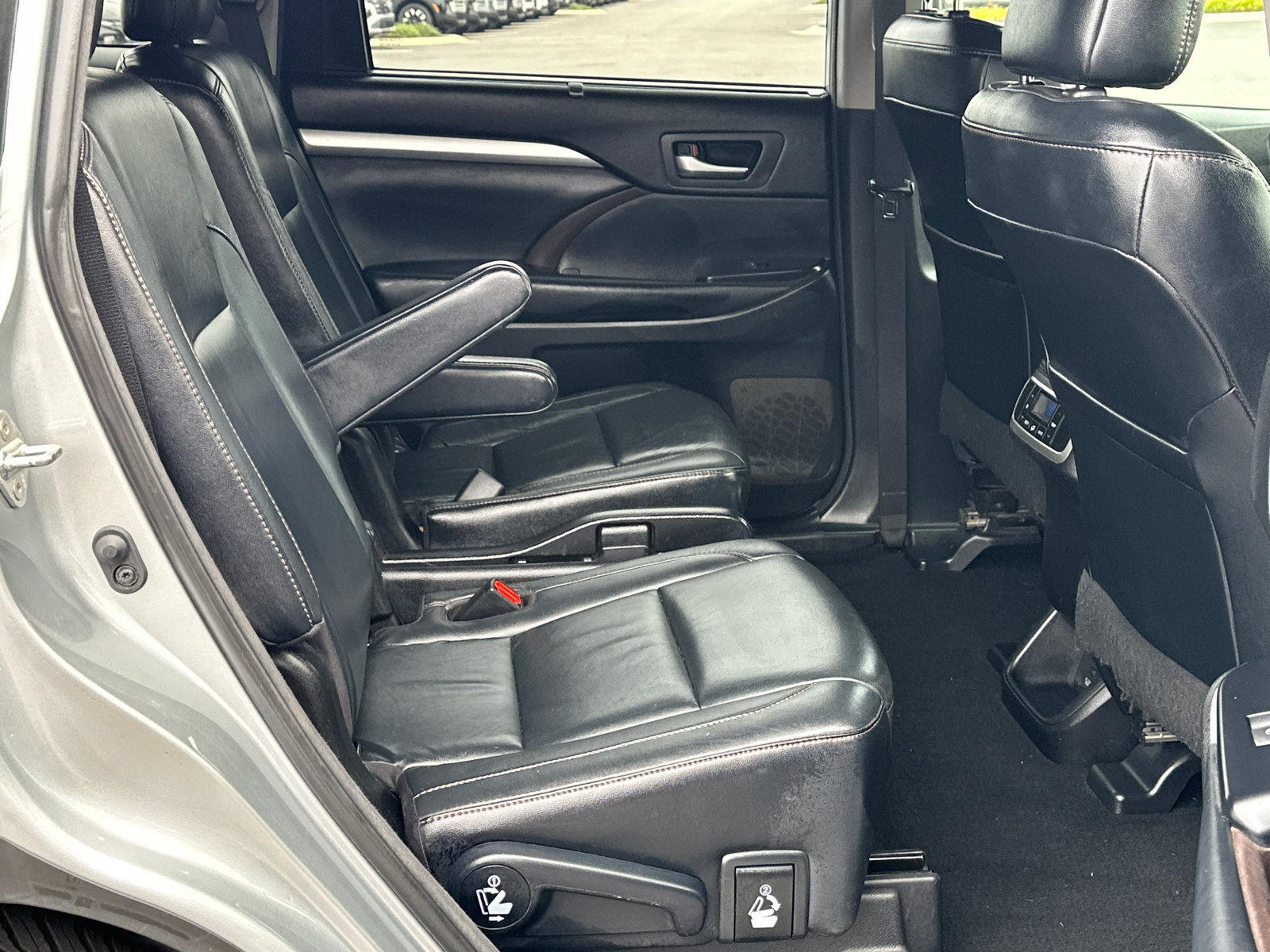 Used 2018 Toyota Highlander XLE FWD image 15
