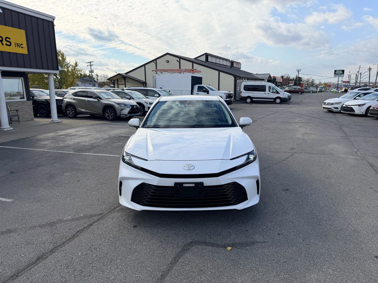 Used 2025 Toyota Camry LE FWD image 3