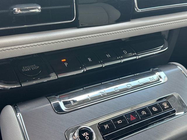 New 2026 Lincoln Aviator AWD w/ Jet Appearance Package image 29